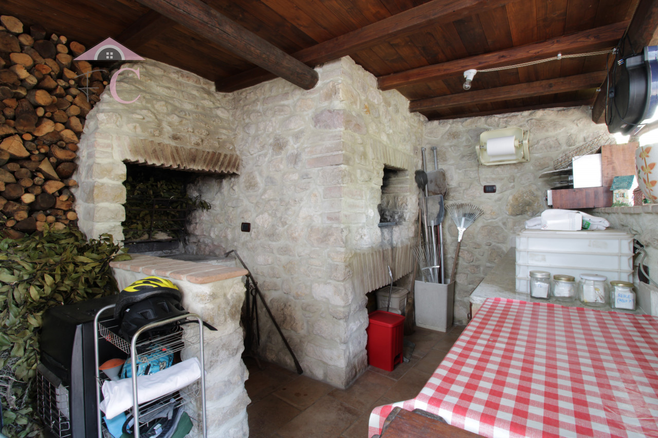 quadrelli proprieta storica e di lusso giardino pietra a vista terrazza panoramica 13.png